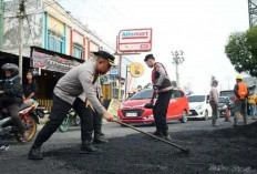 Dukung Gerakan Indonesia ASRI, Polres OKI Perbaiki Jalan dan Tata Lingkungan