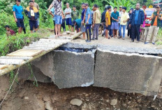 BPBD OKUS Bangun Jembatan Darurat di Lokasi Bencana