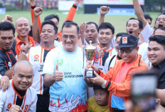 Sekda Edward Candra Tutup Turnamen Sepak Bola Antar Partai Politik Sumsel