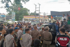 Ratusan Warga Gunung Megang Dalam Geruduk Kantor Bupati Tuntut Solusi Tanah Pasar Kalangan