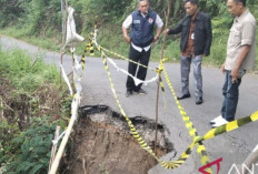 Jalan Antar Desa di Muara Enim Terancam Putus Akibat Longsor