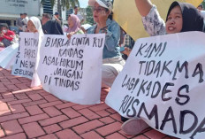 Ratusan Warga Tuntut Pecat Oknum Kades Tanjung Terang