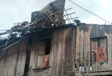Diterjang Angin Kencang, Rumah Warga Pedamaran VI OKI Rusak Berat