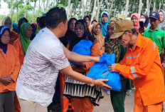 Herman Deru Santuni 276 Petugas Kebersihan di Prabumulih tanpa THR dengan Bantuan Sembako