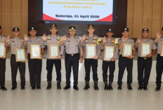 Kapolres OKU Beri Penghargaan Anggota Berprestasi