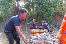 Antisipasi Banjir, BPBD Prabumulih Bersihkan Aliran Sungai Kelekar