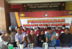 Polisi Musnahkan 7.7 Kilogram Sabu dan 183 Butir Ekstasi di Palembang