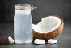 Turunkan Demam dan Cegah Dehidrasi dengan Air Kelapa