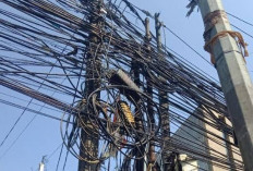 Mayarakat Menanti Aksi Pemkot Palembang :  Tertibkan Kabel Utilitas Semrawut ! 