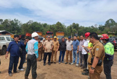 DLH OKU Uji Sampel Air Sungai Tercemar Limbah PT AOC