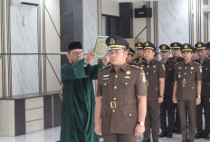 Kajari OKU Lantik Kasi Intelijen Baru dan 17 PNS