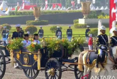 Antar Bendera-teks Proklamasi ke Istana