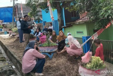 Tongkrongi Gerbang Sekolah untuk Lihat Presiden Prabowo