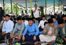 Gubernur Herman Deru Sholat Idul Fitri di Masjid Agung Palembang Bersama Ribuan Jamaah