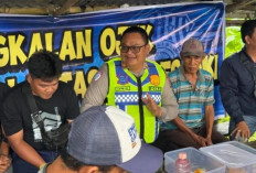 Turun Langsung, Kasat Lantas  Polres OKI Edukasikan Hal Ini kepada Tukang Ojek!