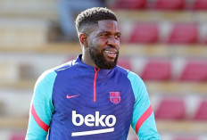 Eks Bek Barca Umumkan Gantung Sepatu