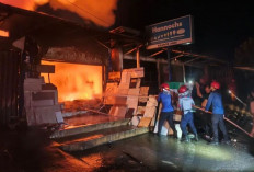 Api Hanguskan Toko Material di Kota Baturaja