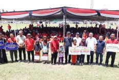 Pemkab OKU Timur Berikan Bantuan 1.000 Beasiswa dan Seragam Sekolah Gratis