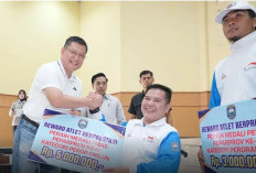 Pemkab OKU Berikan Penghargaan kepada Atlet, Pelatih dan Official Berprestasi