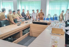Pegawai DLHK dan Satpol PP Dites Urine
