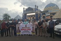 Satintelkam Polres Lubuklinggau Berbagi Takjil Gratis di Depan Masjid Agung As Salam