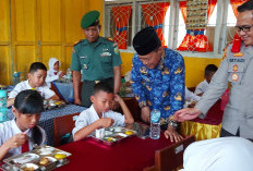 Pelajar : Makanannya Enak, Ada Ayam Goreng, Terima Kasih Pak Presiden !