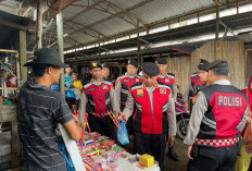 Satuan Samapta Polres Ogan Ilir Razia Petasan di Pasar Indralaya