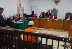 Fakta Sidang, Polisi Dihadang Massa Bersenjata Tajam Halangi Penangkapan Terdakwa Ini