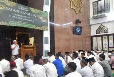 Gubernur Salat Isya dan Tarawih Berjamaah  di Masjid As-Sa'adah Mapolda Sumsel