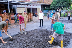 Camat Sanga Desa dan Warga Swadaya Perbaiki Jalan Rusak Sekayu-Lubuklinggau