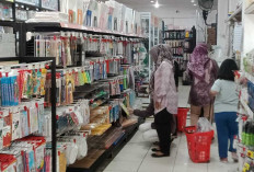 Sepatu dan Tas Diserbu Seragam Sekolah Sepi Pembeli
