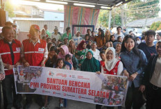 Tanggap Darurat! Feby Deru Kunjungi Korban Kebakaran 1 Ulu, Bantu Logistik dan Trauma Healing 