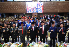 Herman Deru dan Cik Ujang Khidmat Ikuti Pidato Kenegaraan Perdana Presiden Prabowo