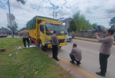 Pria Paruh Baya Tewas Tragis Terseret 15 Meter di Kolong Truk 
