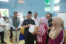 Puluhan Warga Miskin di OKU Terima Bantuan UEP