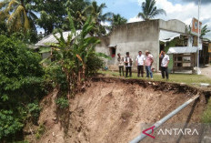 BPBD OKU Timur Pasang Rambu Peringatan di Lokasi Longsor Desa Kurungan Nyawa