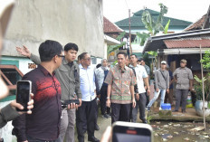 Walikota Palembang Ratu Dewa Perbaiki RTLH dengan Kocek Pribadi