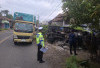 Kecelakaan Tunggal : Truk Hino Terbalik di Jalan Lintas Sumatera, Polisi Sebut Ini Penyebabnya 