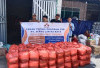 Bagikan Ribuan Paket Sembako untuk Warga Sekitar