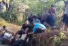 Mobil Travel Terjun Bebas ke Sungai Jernih di Jalan Lintas PALI–Mura, Dua Orang Tewas