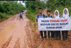 Jalan Berlumpur, Ujian Terberat Warga di Rambang Kuang Ogan Ilir untuk Sampai ke Sekolah