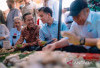Walikota Ratu Dewa Dampingi Gibran Makan Pempek di Pasar 16 Ilir