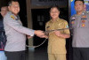 Warga Sinar Peninjauan Serahkan Senpira Laras Panjang ke Polisi