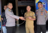 Warga Sinar Peninjauan Serahkan Senpira Laras Panjang ke Polisi