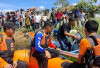 Speedboat Terbalik saat Atraksi Wisata Air: 10 Orang Tercebur ke Sungai Kelekar !