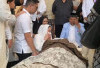 Kabar Duka : Isak Tangis Sang Istri Pecah di Samping Jenazah Suryadharma Ali !