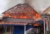 Korsleting Listrik, Rumah 2 Lantai Ludes Terbakar