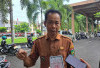 Dapat Bantuan Kemendes RI, Desa Talang Batu Rehab Pagar Kantor dan Pasang Konblok Konblok