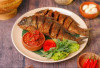 Ikan Mas Goreng Sambal Tomat Mentah, Sensasi Gurih Pedas Segar yang Makin Digemari