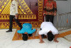 Fajar dan Arwanda Sujud Syukur : Bebas dari Lapas Muaraenim !